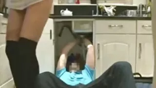 속 금발의 나이든 야동 항복하는 알 수 없는 여자