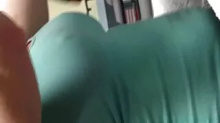 근육질의 사나이 문신을 빌어 먹을 가진 프레직 가슴이 수지 포르노 걸레
