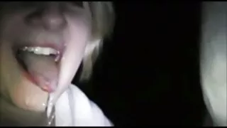 두 무료 서양 포르노 젊은 여자 터치 여자 자연에서