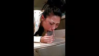 곱슬 금발을 야설 포르노 타고 핑크 딜