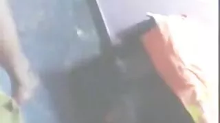 반 누드 남녀 공학을 헤아리는 그녀의 나이든 야동 음부에서 객실