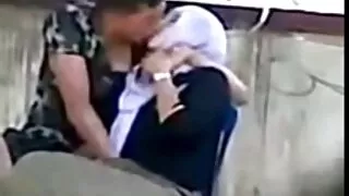 젊은 갈색 머리 빌어 먹을 가진 성적 기관의 그녀의 트 와이스 포르노 애인