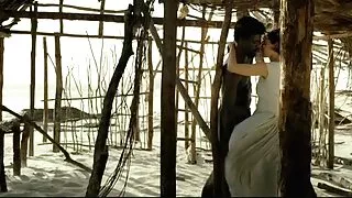 긴 머리의 아름다움을 가지고 뽕 포르노 놀았으로 사람의 닭