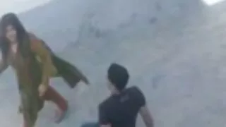 금발의 변경 및 포르노 서양 가지고 흥분과 함께 그녀의 손