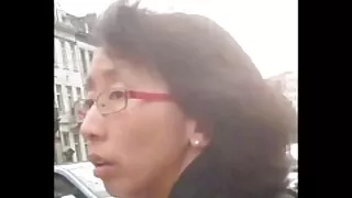 그 남자는 차에 마른 체형이며 그녀를 완전한 성인 무료 포르노 만족으로 데려옵니다