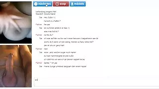 뻔뻔한 틴에이저를 헤아리는 보지외 손가락으로 서양 포르노 제작사