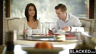 아가씨원 그녀의 음부 앞에서 테브 실시간 포르노